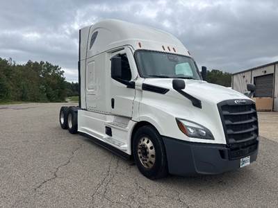 Freightliner Cascadia 126 Sleeper Semi Truck - 72" Integral Sleeper, 455HP, 12 Speed Automatic