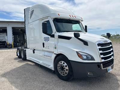 Freightliner Cascadia 126 Sleeper Semi Truck - 72" Integral Sleeper, 455HP, 12 Speed Automatic