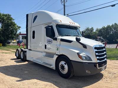 Freightliner Cascadia 126 Sleeper Semi Truck - 72" Integral Sleeper, 475HP, 12 Speed Automatic