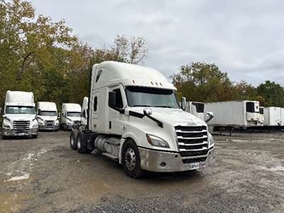 Freightliner Cascadia 126 Sleeper Semi Truck - 72" Integral Sleeper, 470HP, 10 Speed Manual