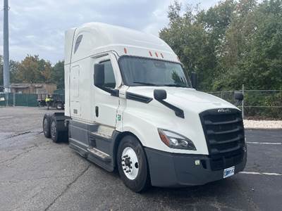 Freightliner Cascadia 126 Sleeper Semi Truck - 72" Integral Sleeper, 450HP, 12 Speed Automatic