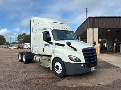 Freightliner Cascadia 126 Sleeper Semi Truck - 60" Integral Sleeper, 400HP, 12 Speed Automatic