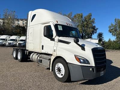 Freightliner Cascadia 126 Sleeper Semi Truck - 72" Integral Sleeper, 450HP, 12 Speed Automatic