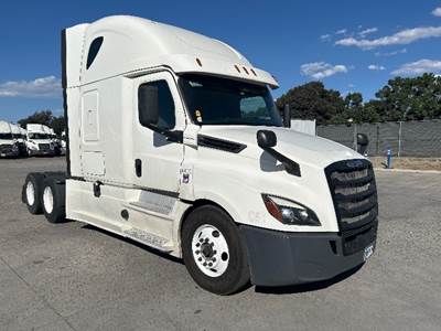 Freightliner Cascadia 126 Sleeper Semi Truck - 72" Integral Sleeper, Cummins 450HP, 13 Speed Automatic