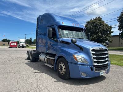Freightliner Cascadia 126 Sleeper Semi Truck - 72" Integral Sleeper, 475HP, 12 Speed Automatic