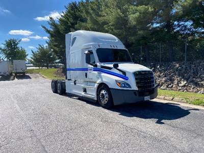 Freightliner Cascadia 126 Sleeper Semi Truck - 72" Integral Sleeper, 400HP, 12 Speed Automatic