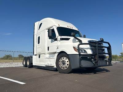 Freightliner Cascadia 126 Sleeper Semi Truck - 72" Integral Sleeper, 400HP, 12 Speed Automatic