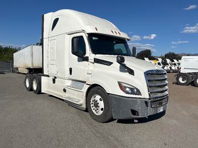 Freightliner Cascadia 126 Sleeper Semi Truck - 72" Integral Sleeper, Cummins 450HP, 13 Speed Automatic