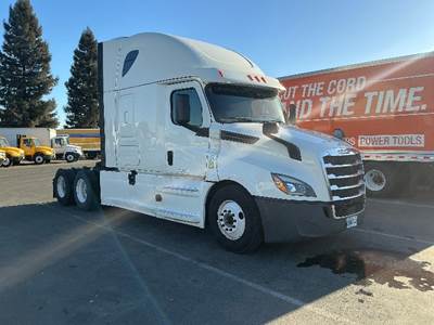 Freightliner Cascadia 126 Sleeper Semi Truck - 72" Integral Sleeper, 455HP, 12 Speed Automatic