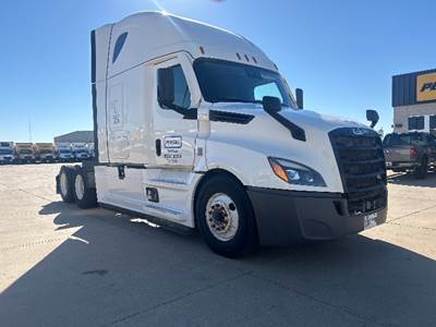 Freightliner Cascadia 126 Sleeper Semi Truck - 72" Integral Sleeper, 455HP, 12 Speed Automatic