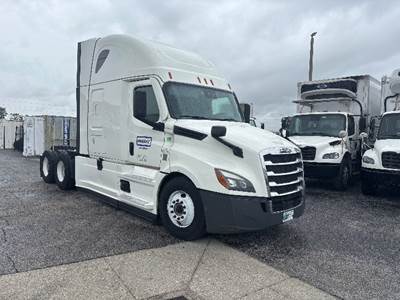 Freightliner Cascadia 126 Sleeper Semi Truck - 72" Integral Sleeper, 455HP, 12 Speed Automatic