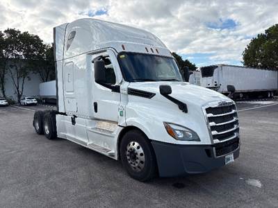 Freightliner Cascadia 126 Sleeper Semi Truck - 72" Integral Sleeper, 475HP, 12 Speed Automatic