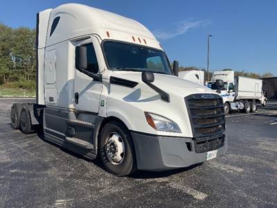 Freightliner Cascadia 126 Sleeper Semi Truck - 72" Integral Sleeper, 450HP, 12 Speed Automatic