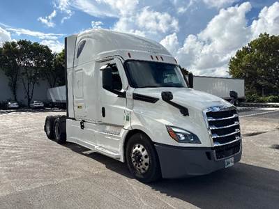 Freightliner Cascadia 126 Sleeper Semi Truck - 72" Integral Sleeper, 475HP, 12 Speed Automatic