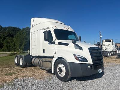 Freightliner Cascadia 126 Sleeper Semi Truck - 60" Integral Sleeper, 400HP, 12 Speed Automatic