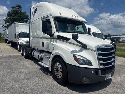 Freightliner Cascadia 126 Sleeper Semi Truck - 72" Integral Sleeper, 475HP, 12 Speed Automatic