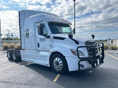 Freightliner Cascadia 126 Sleeper Semi Truck - 60" Integral Sleeper, 505HP, 12 Speed Automatic