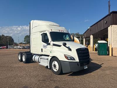 Freightliner Cascadia 126 Sleeper Semi Truck - 60" Integral Sleeper, 400HP, 12 Speed Automatic