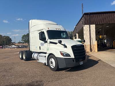 Freightliner Cascadia 126 Sleeper Semi Truck - 60" Integral Sleeper, 400HP, 12 Speed Automatic