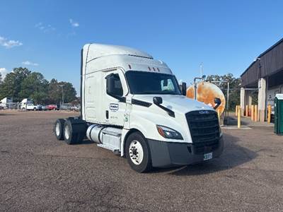 Freightliner Cascadia 126 Sleeper Semi Truck - 60" Integral Sleeper, 400HP, 12 Speed Automatic