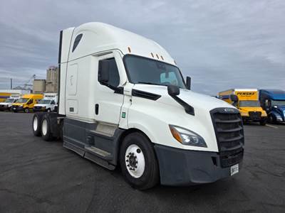 Freightliner Cascadia 126 Sleeper Semi Truck - 72" Integral Sleeper, 450HP, 12 Speed Automatic