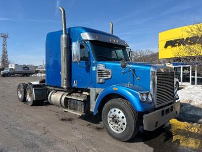 Freightliner Coronado 122 SD Sleeper Semi Truck - 70" Integral Sleeper, 505HP, 10 Speed Manual