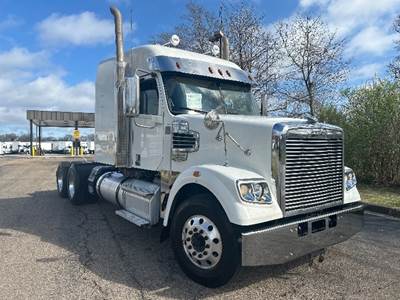 Freightliner Coronado 122 SD Sleeper Semi Truck - 70" Integral Sleeper, 455HP, 13 Speed Automatic