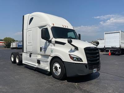 Freightliner T12664ST Sleeper Semi Truck - 72" Integral Sleeper, 455HP, 12 Speed Automatic
