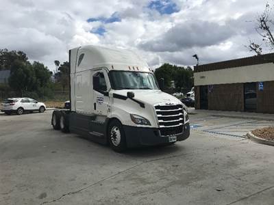 Freightliner T12664ST Sleeper Semi Truck - 72" Integral Sleeper, 455HP, 12 Speed Automatic