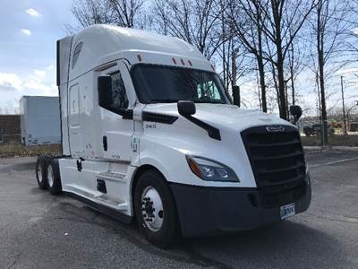 Freightliner T12664ST Sleeper Semi Truck - 72" Integral Sleeper, 455HP, 12 Speed Automatic