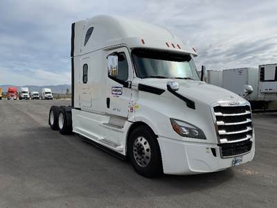 Freightliner T12664ST Sleeper Semi Truck - 72" Integral Sleeper, 455HP, 12 Speed Automatic