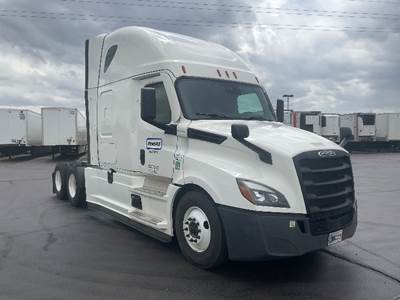 Freightliner T12664ST Sleeper Semi Truck - 72" Integral Sleeper, 455HP, 12 Speed Automatic