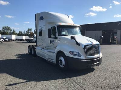 International LT625 Sleeper Semi Truck - 73" Integral Sleeper, Cummins 450HP, 10 Speed Automatic