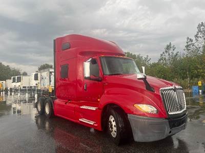 International LT625 Sleeper Semi Truck - 73" Integral Sleeper, Cummins 400HP, 10 Speed Automatic