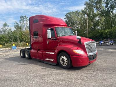 International LT625 Sleeper Semi Truck - 73" Integral Sleeper, Cummins 400HP, 10 Speed Automatic