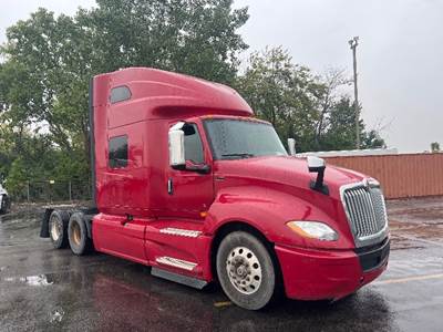 International LT625 Sleeper Semi Truck - 73" Integral Sleeper, Cummins 400HP, 10 Speed Automatic