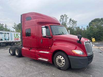 International LT625 Sleeper Semi Truck - 73" Integral Sleeper, Cummins 400HP, 10 Speed Automatic