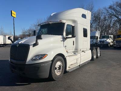 International LT625 Sleeper Semi Truck - 73" Integral Sleeper, Cummins 450HP, 12 Speed Automatic