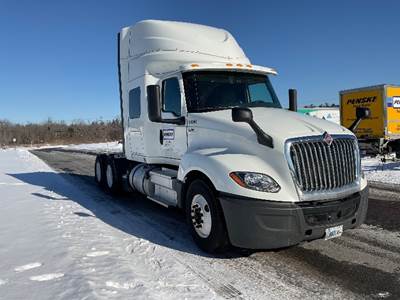 International LT625 Sleeper Semi Truck - 56" Integral Sleeper, 430HP, 10 Speed Automatic