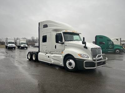 International LT625 Sleeper Semi Truck - 73" Integral Sleeper, Cummins 450HP, 12 Speed Automatic