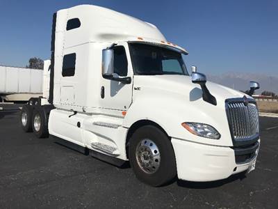 International LT625 Sleeper Semi Truck - 73" Integral Sleeper, Cummins 450HP, 12 Speed Automatic