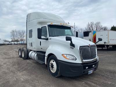 International LT625 Sleeper Semi Truck - Integral Sleeper, Cummins 450HP, 12 Speed Automatic