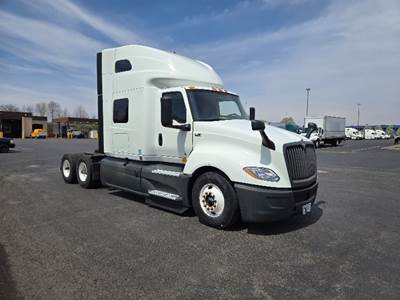 International LT625 Sleeper Semi Truck - 73" Integral Sleeper, Cummins 450HP, 12 Speed Automatic