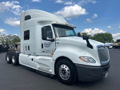 International LT625 Sleeper Semi Truck - 73" Integral Sleeper, Cummins 450HP, 12 Speed Automatic
