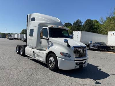 International LT625 Sleeper Semi Truck - 73" Integral Sleeper, Cummins 450HP, 12 Speed Automatic