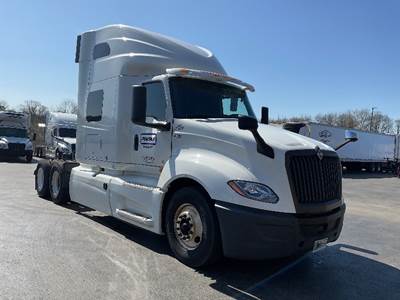 International LT625 Sleeper Semi Truck - 73" Integral Sleeper, Cummins 450HP, 12 Speed Automatic