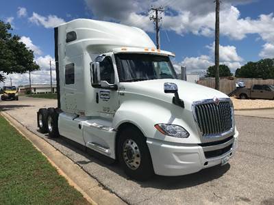 International LT625 Sleeper Semi Truck - 73" Integral Sleeper, Cummins 450HP, 12 Speed Automatic