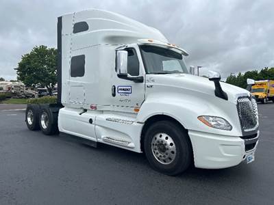 International LT625 Sleeper Semi Truck - 73" Integral Sleeper, Cummins 450HP, 12 Speed Automatic
