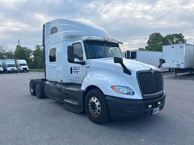 International LT625 Sleeper Semi Truck - 73" Integral Sleeper, Cummins 450HP, 12 Speed Automatic