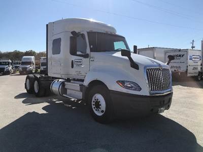 International LT625 Sleeper Semi Truck - 56" Integral Sleeper, 450HP, 10 Speed Automatic